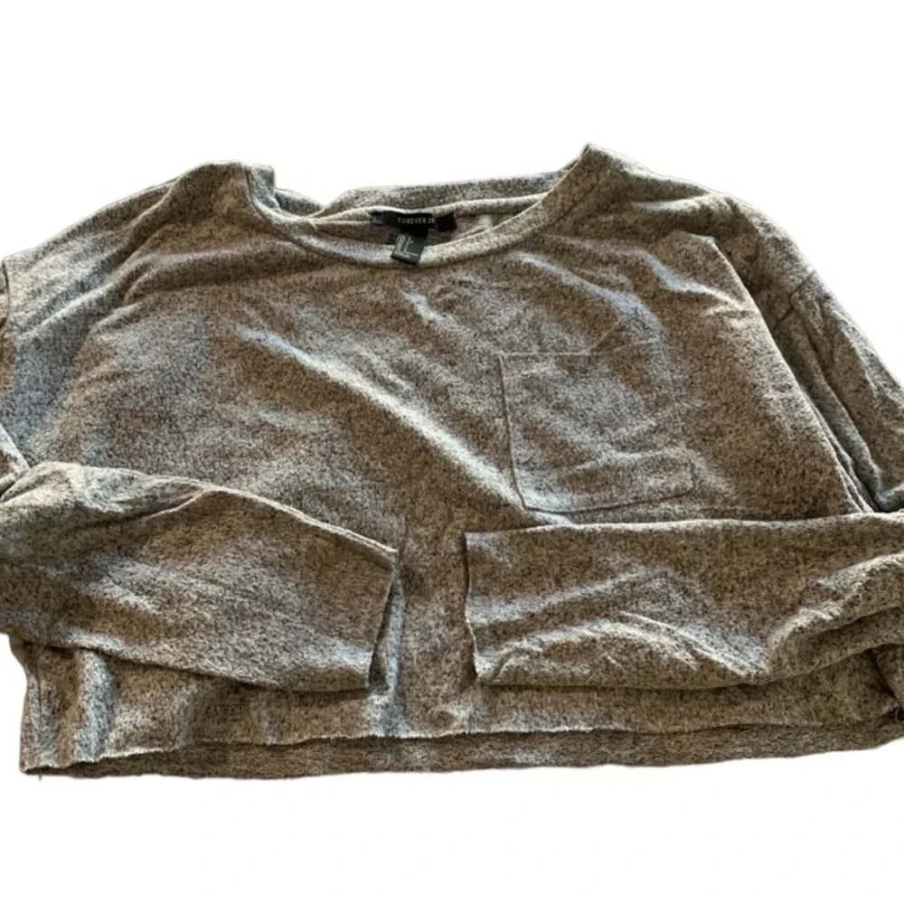 FOREVER 21 cropped grey Sweater small